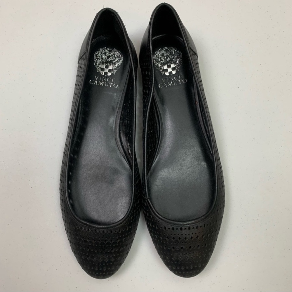 Vince Camuto Black Flats Size 10
